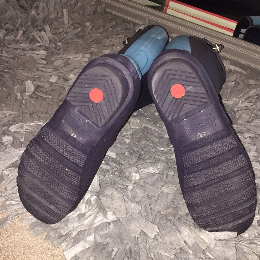 Hunter rain boots. it is 6.5 in inches across for calf  and 17 length - Picture 3 of 5